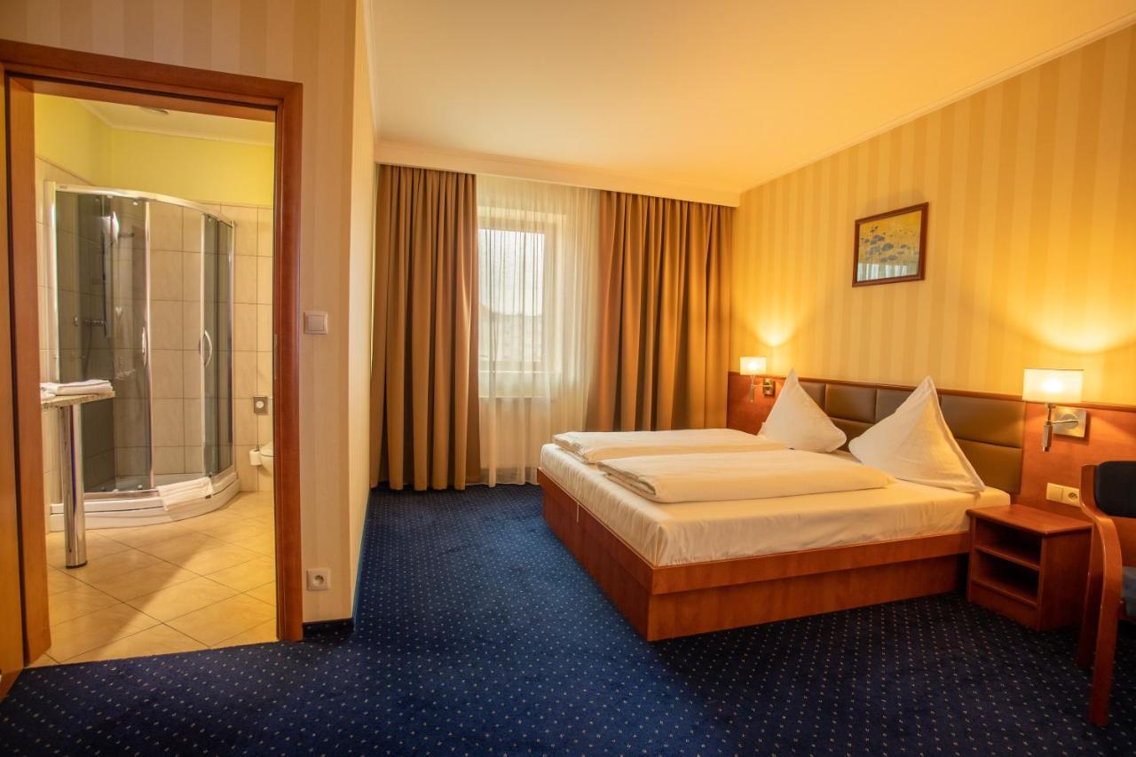 Business Hotel Vega Вроцлав Экстерьер фото