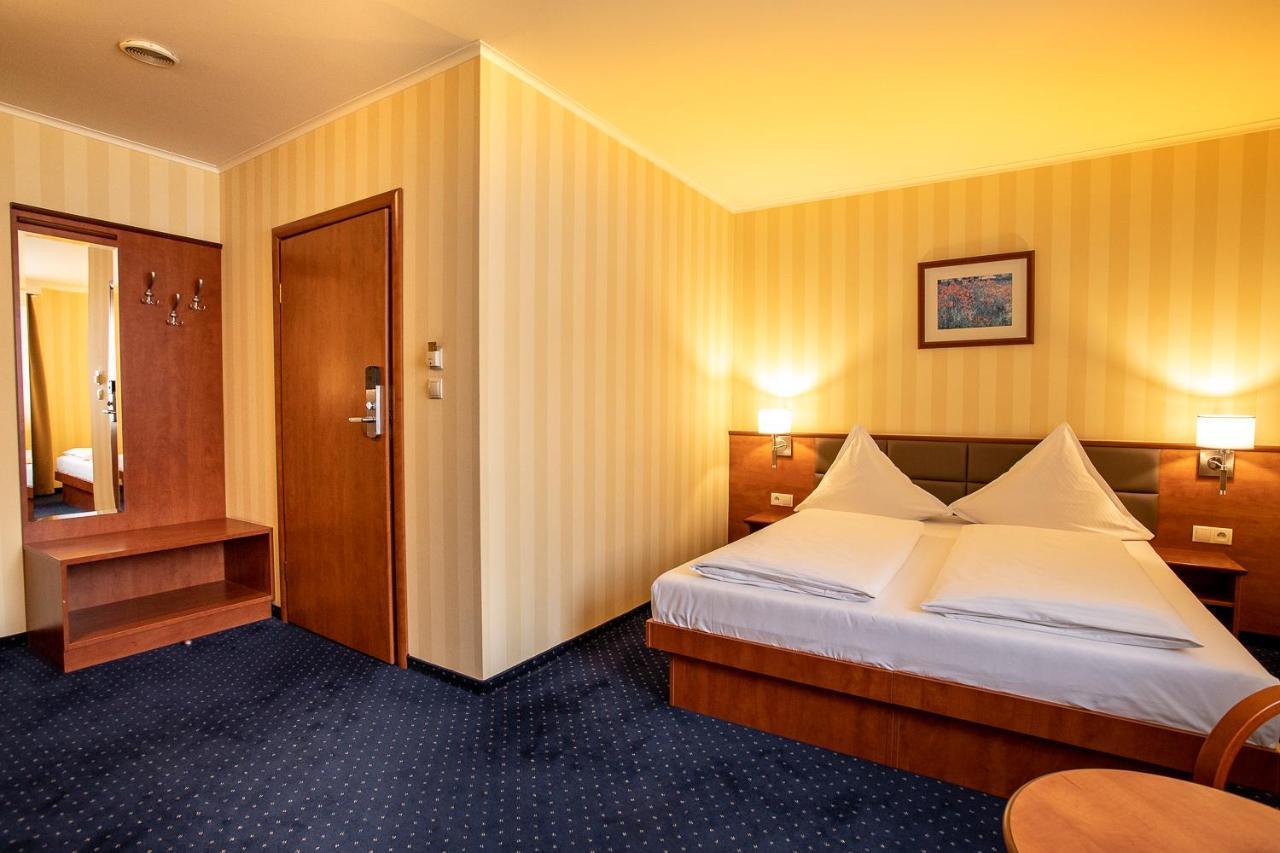 Business Hotel Vega Вроцлав Экстерьер фото