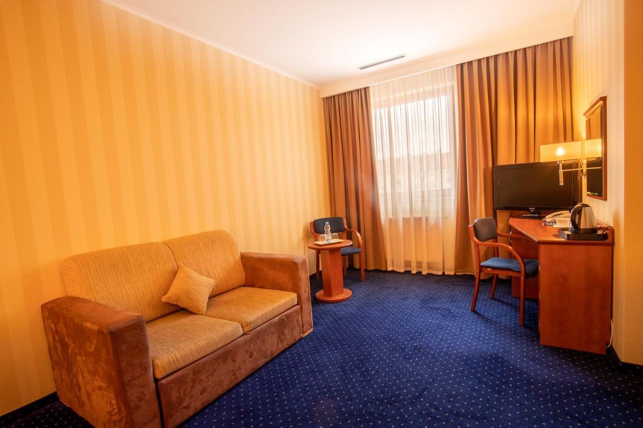 Business Hotel Vega Вроцлав Экстерьер фото